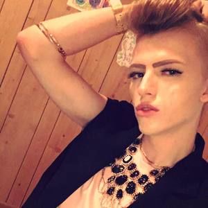 Meet your Posher, Casey